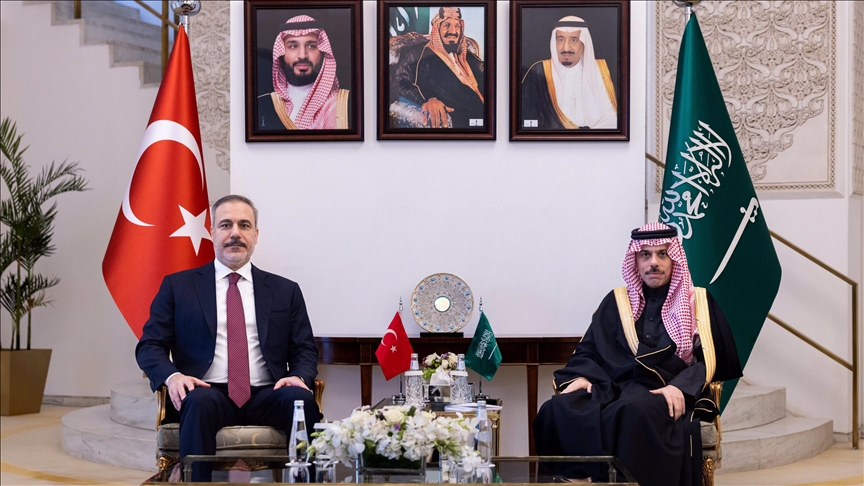 Fidan, Suudi Arabistan Dışişleri Bakanı bin Ferhan ile bir araya geldi