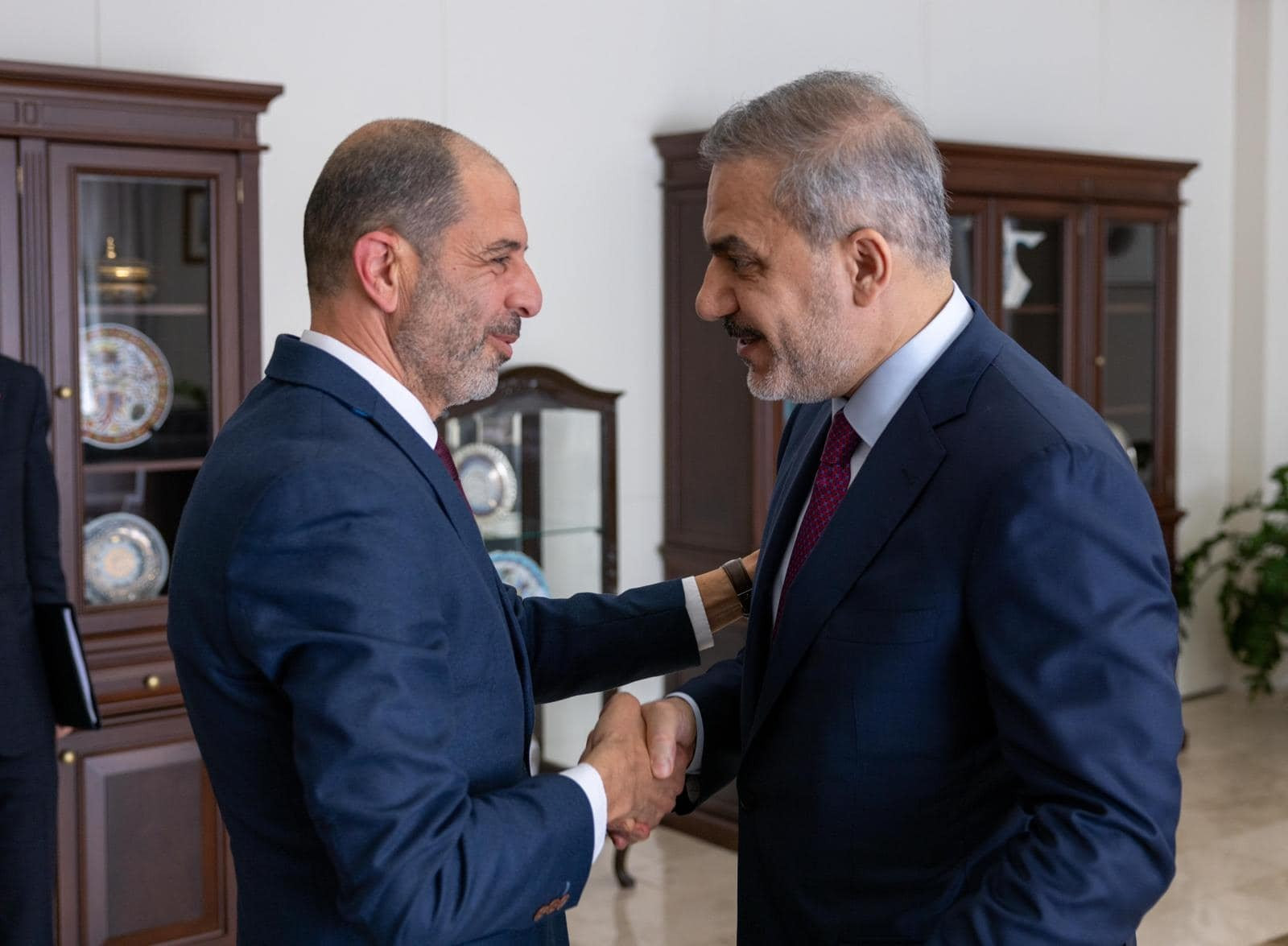 Özersay: “Hakan Fidan ile Kıbrıs’ın geleceğine dair samimi bir görüşme gerçekleştirdik”