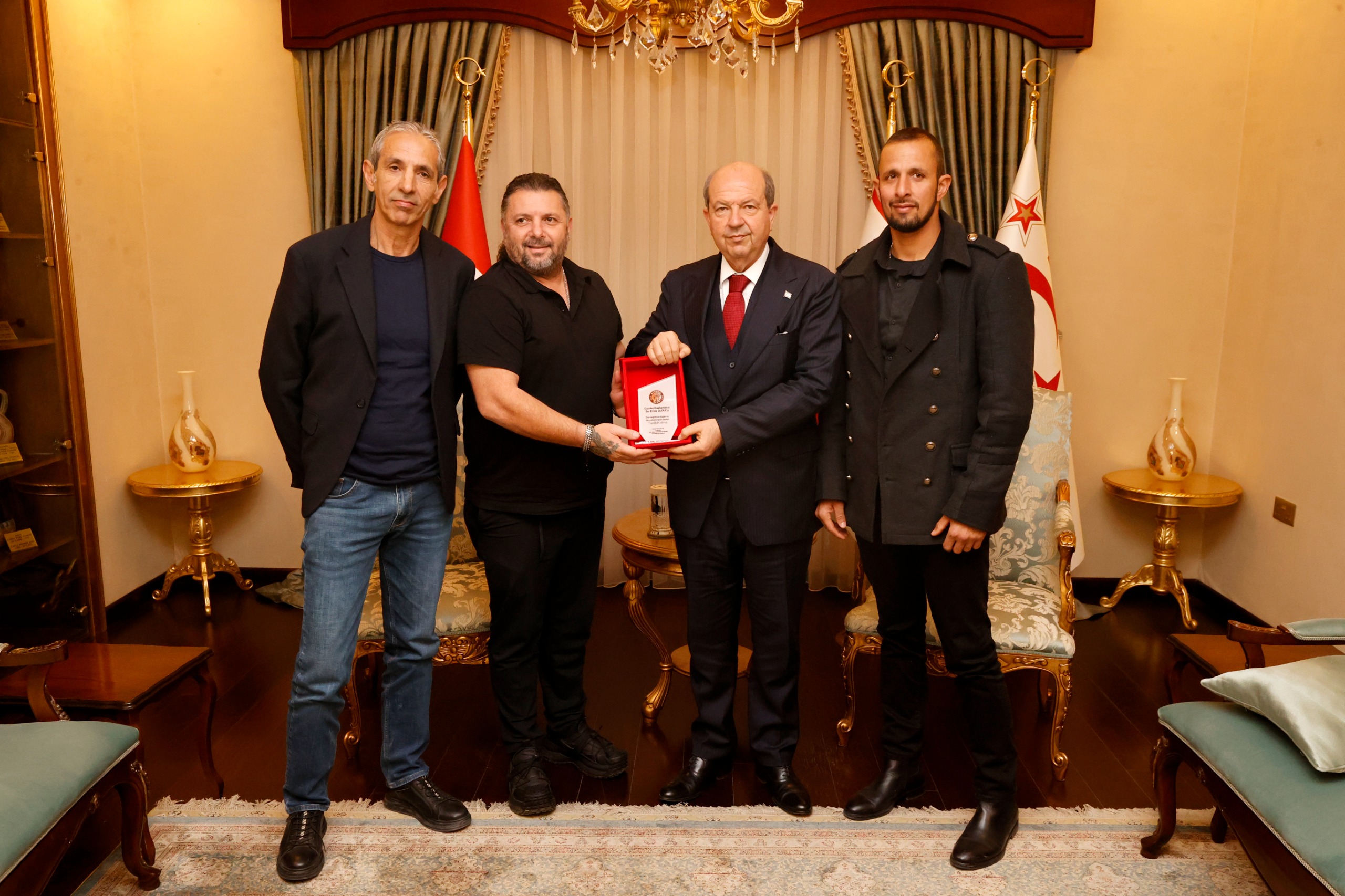 Cumhurbaşkanı Tatar, Kyrenia Offroad Derneği Başkanı ve Yönetim Kurulu’nu kabul etti
