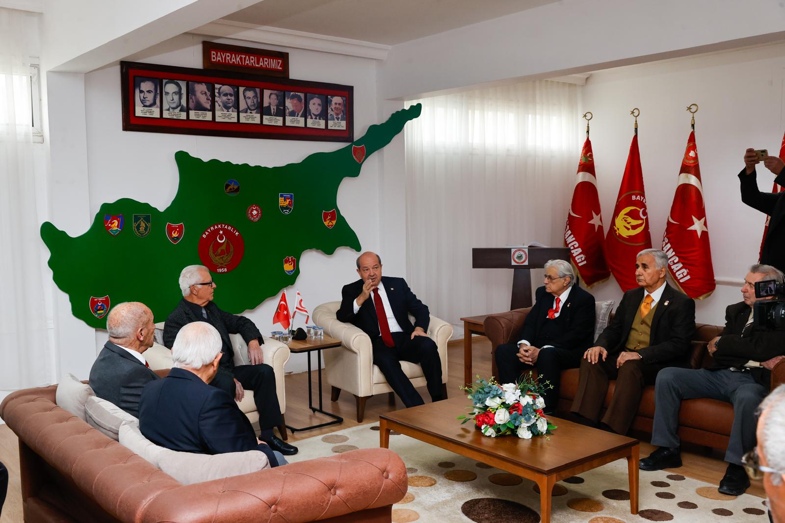 Cumhurbaşkanı Tatar, TMT Mücahitler Derneği’ni ziyaret etti