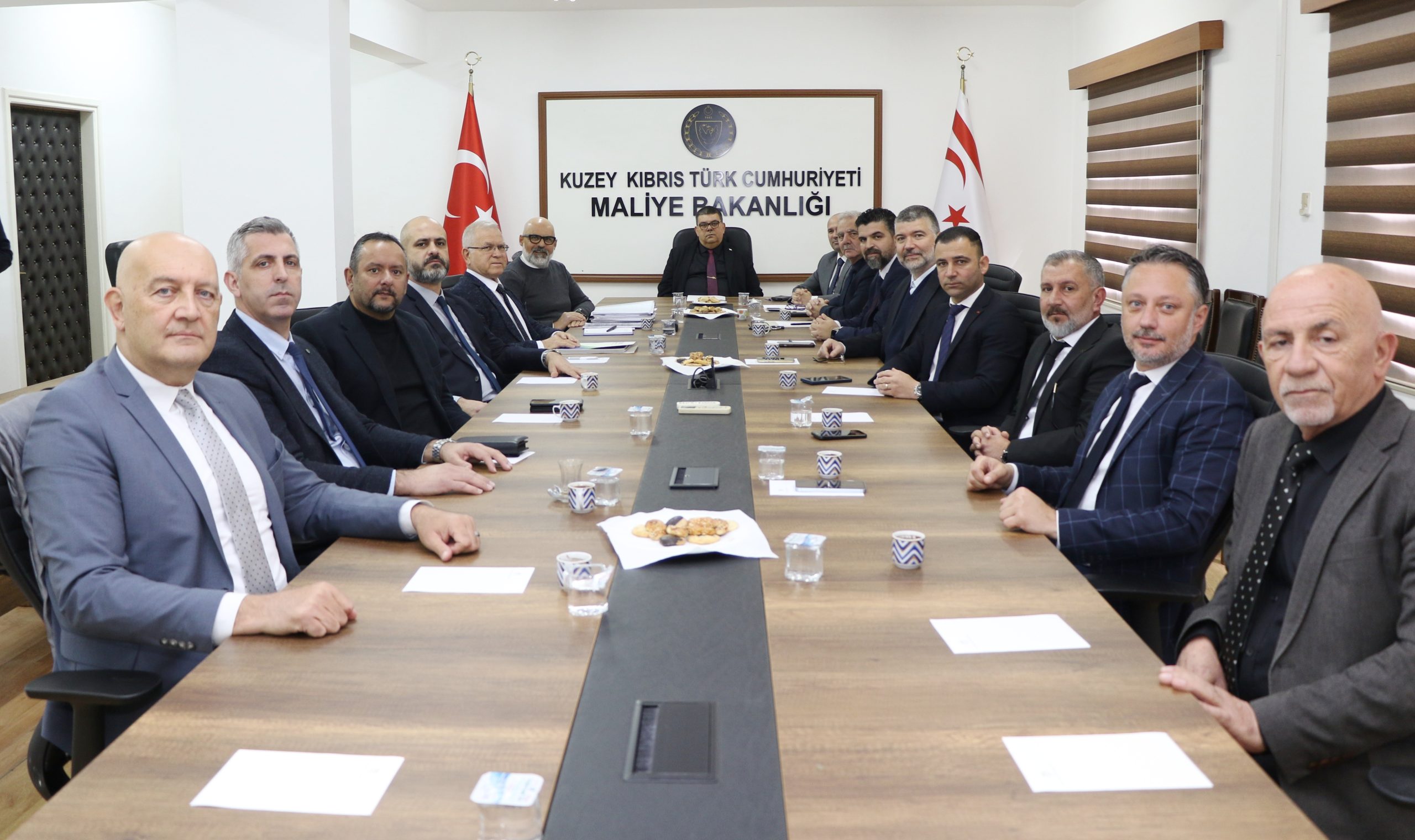Maliye Bakanı Berova, KKTC Sigorta ve Reasürans Şirketler Birliği heyetini kabul etti