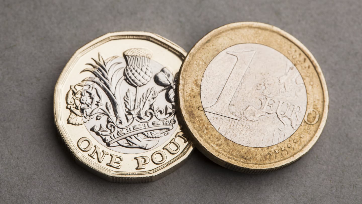 Sterlin 46,25, euro 38,25, dolar 36,55 TL’den işlem görüyor