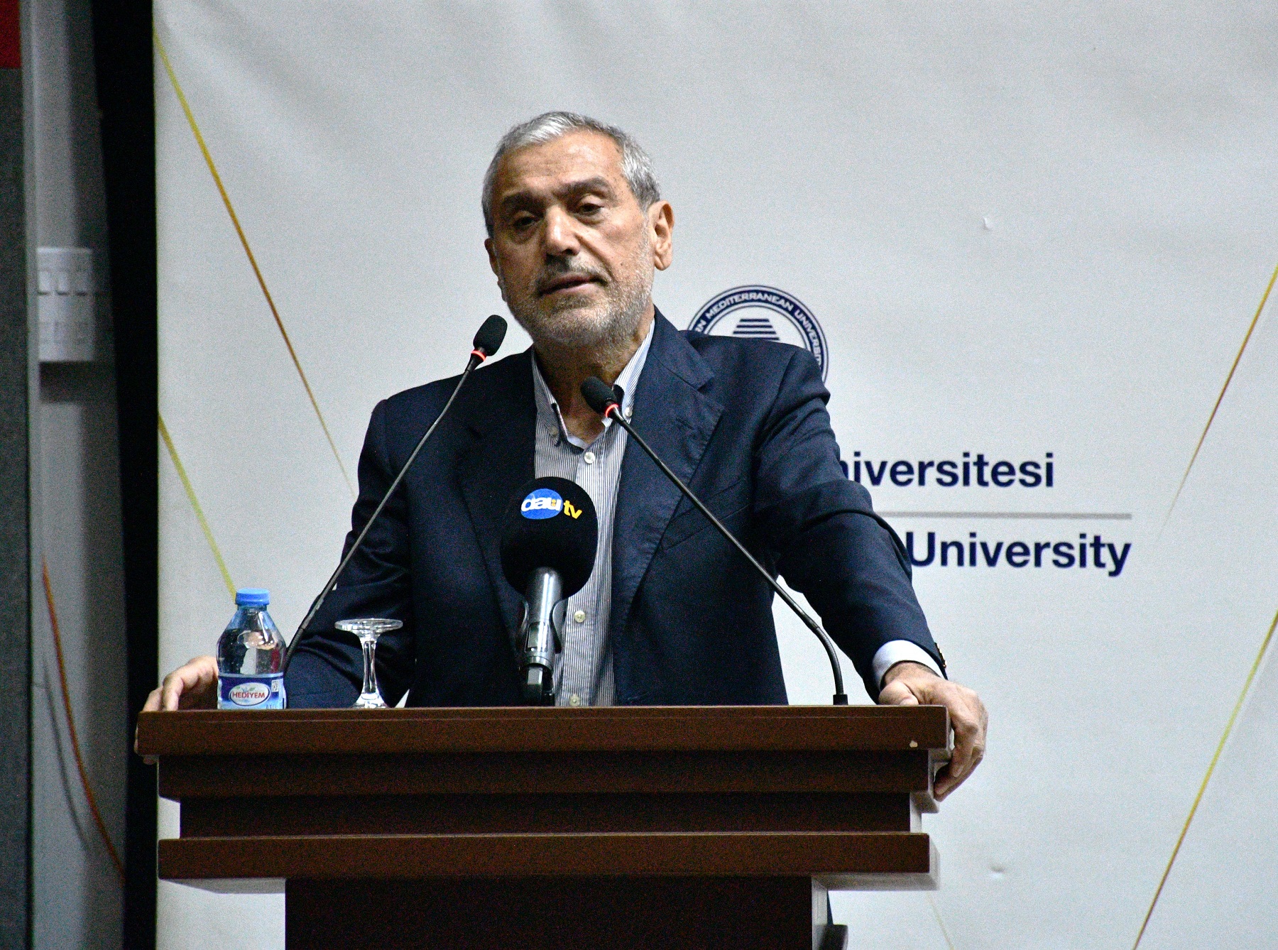 DAÜ’de Abbas Güçlü ile “Gençlik ve Gelecek” konusu ele alındı