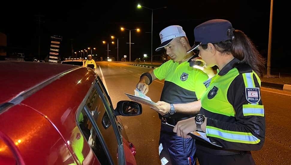 Trafik denetimleri sırasında aracında uyuşturucu bulunan şahıs tutuklandı…