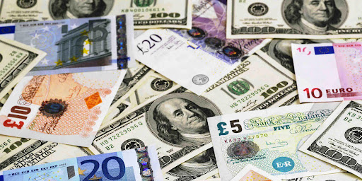 Dolar 38,40, euro 43,55, sterlin 51,05 TL’den işlem görüyor