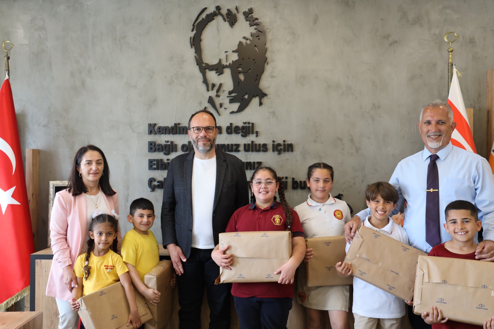 İskele Belediye Başkanı Sadıkoğlu, makamını çocuklara devretti