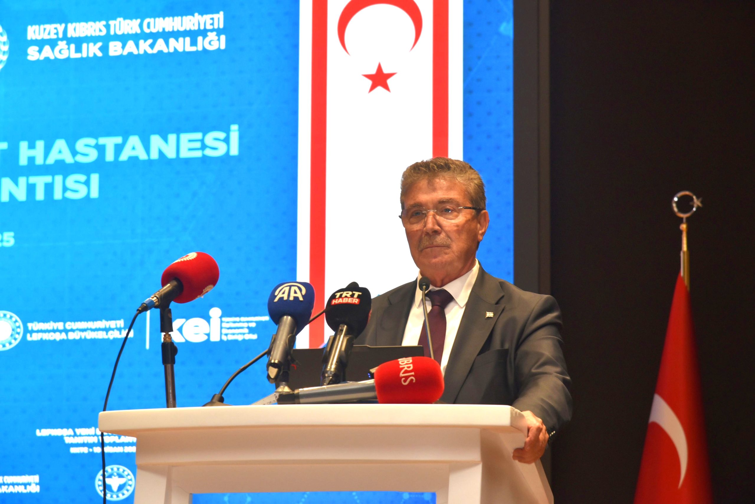“Lefkoşa Yeni Devlet Hastanesi Tanıtım” toplantısı… Üstel: “Süreci önümüzdeki günlerde tamamlayıp ihaleye çıkacağız”