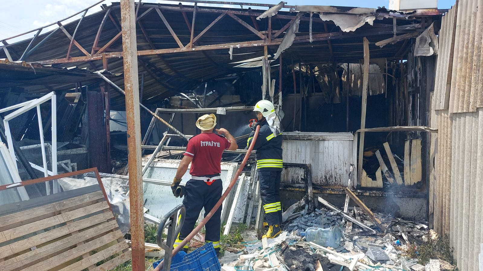 Müstaş mermer atölyesinde yangın…Yangın kontrol altına alındı
