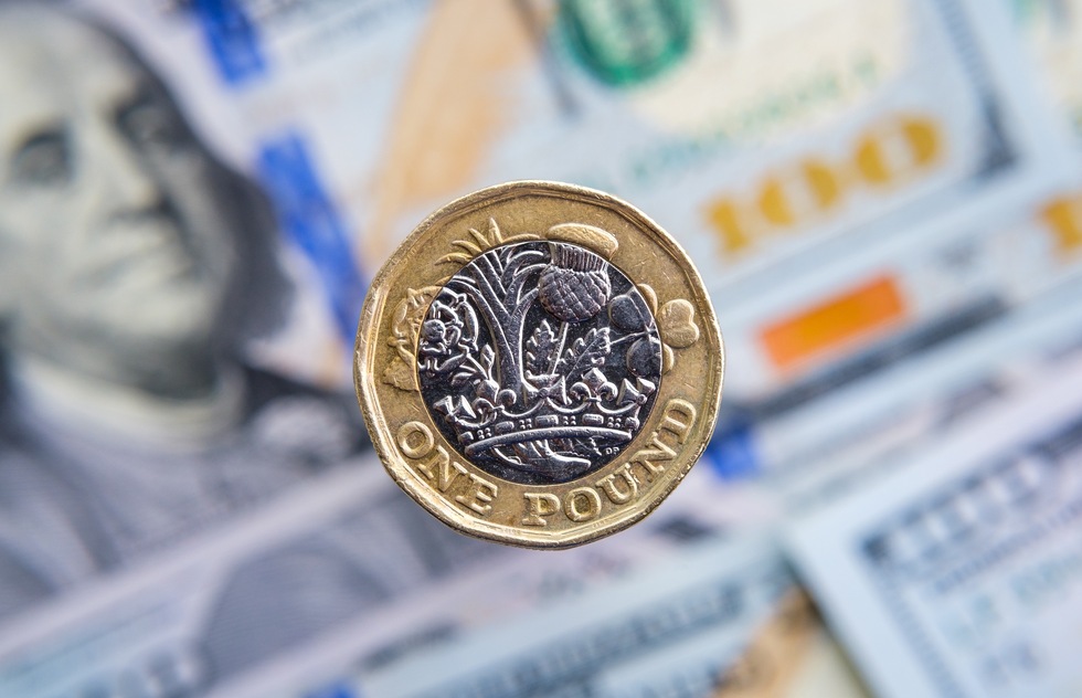 Sterlin 51.30, euro 44.15, dolar 38.27 TL’den işlem görüyor