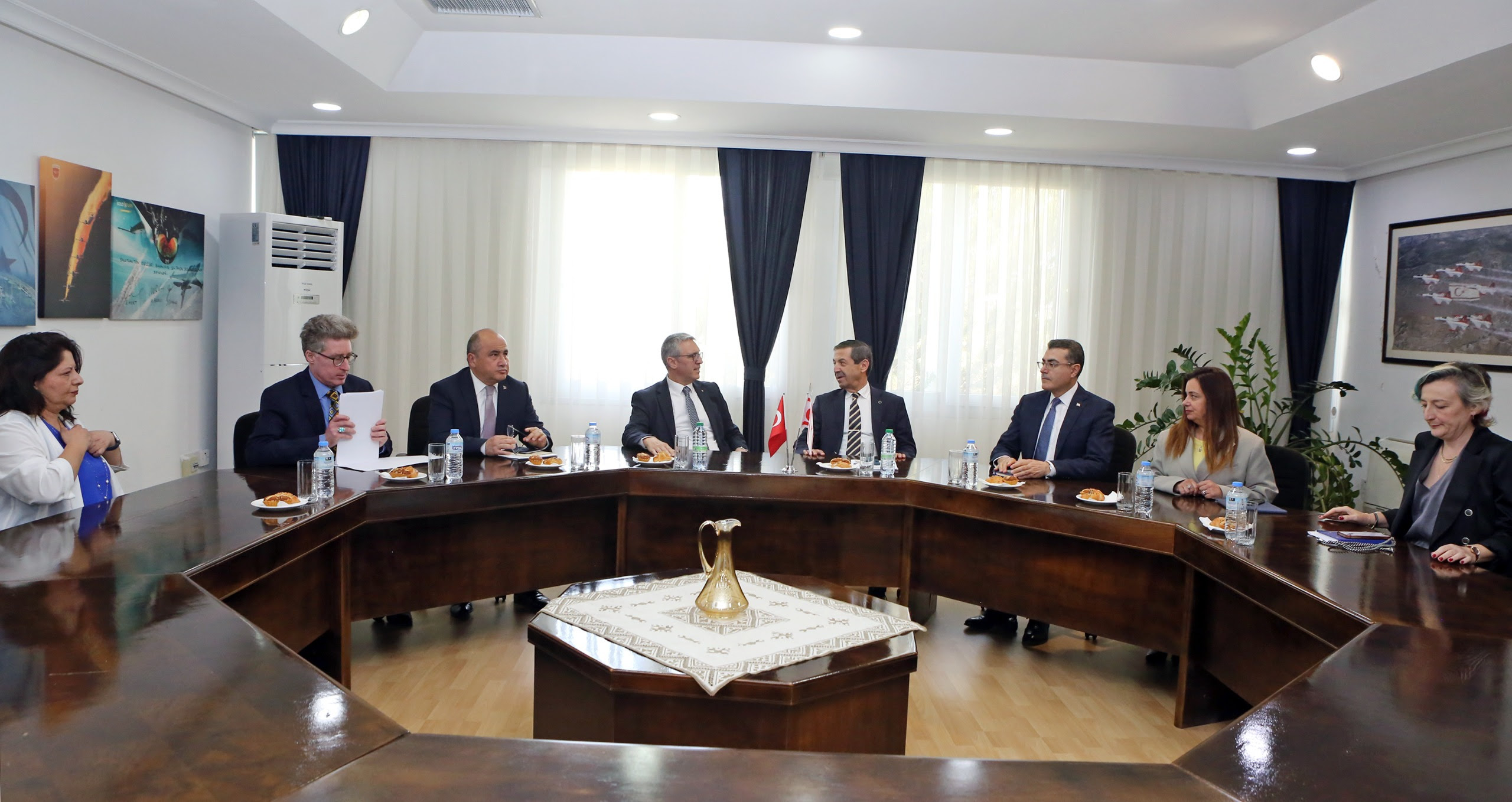 Dışişleri Bakanı Ertuğruloğlu, Özügergin ve heyetini kabul etti