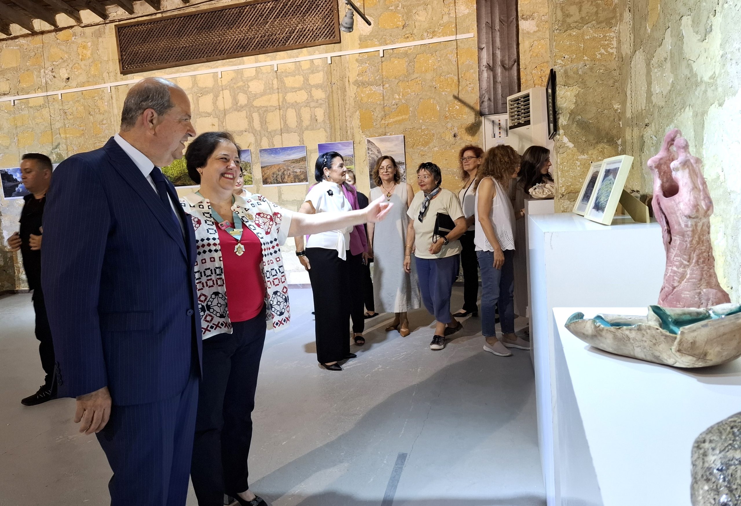 MS hastaları yararına sergi