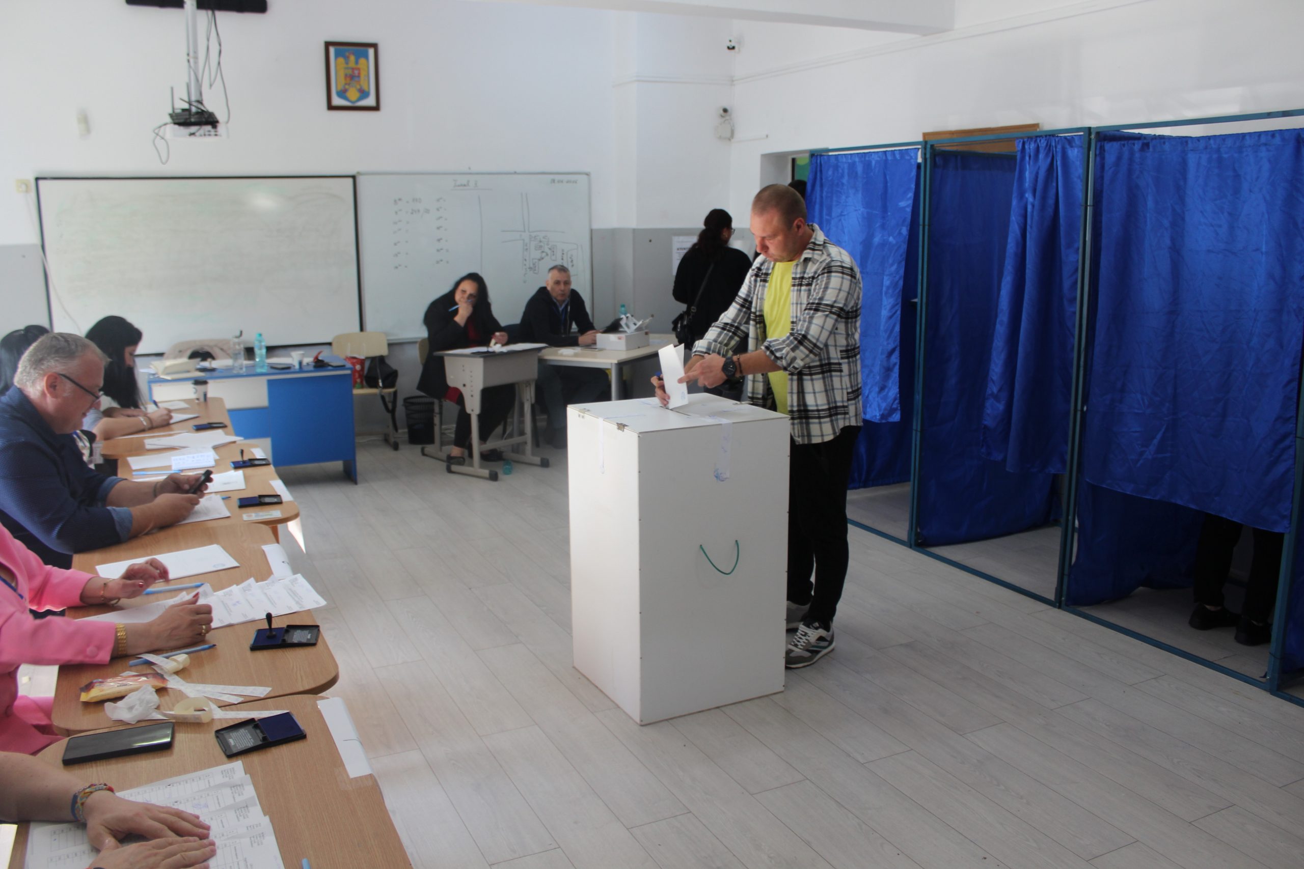 Romanya’da halk cumhurbaşkanı seçiminin ikinci turu için sandık başında