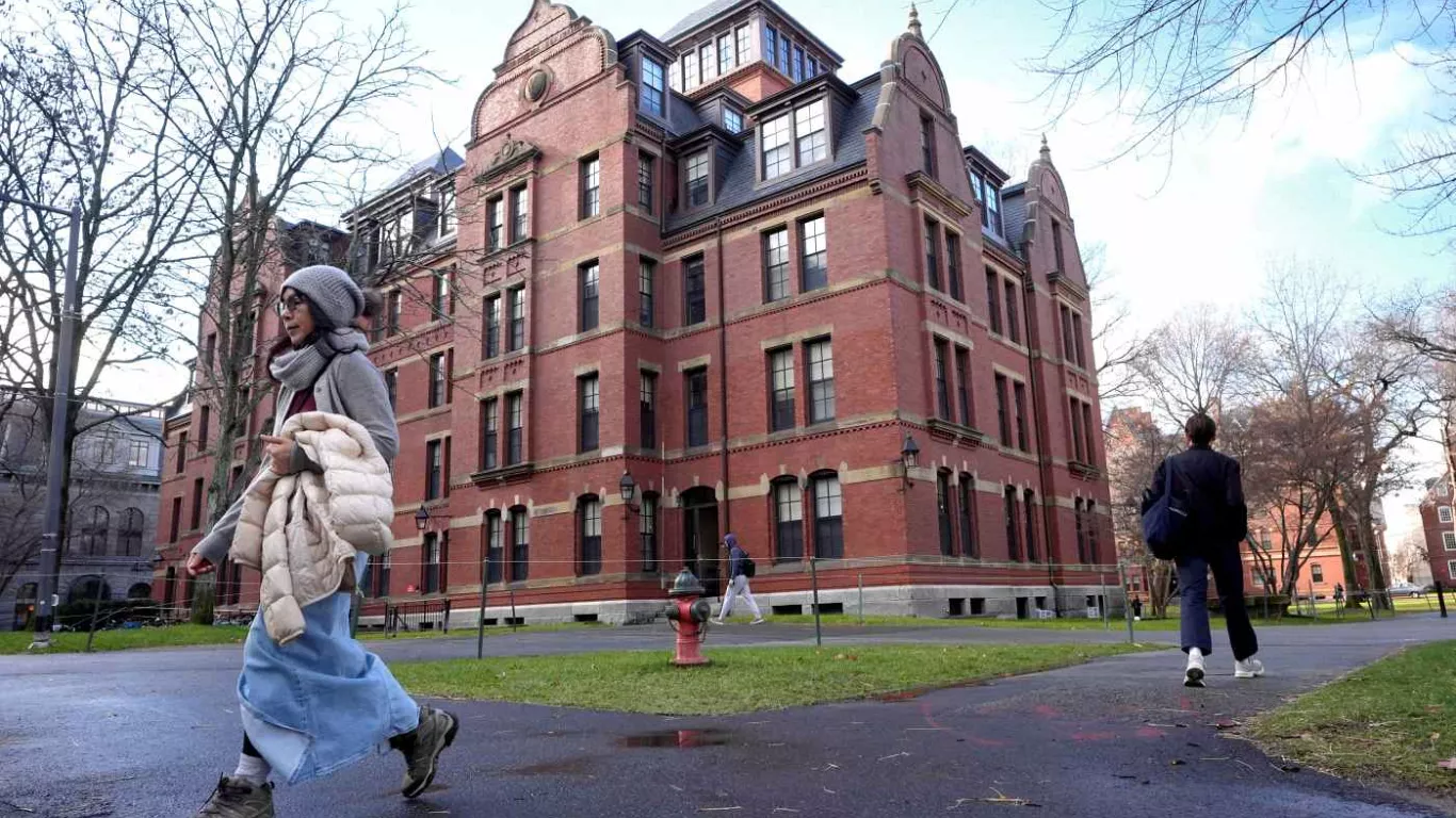 Trump yönetimi, hükümetin Harvard ile yaptığı kalan sözleşmeleri de iptal ediyor