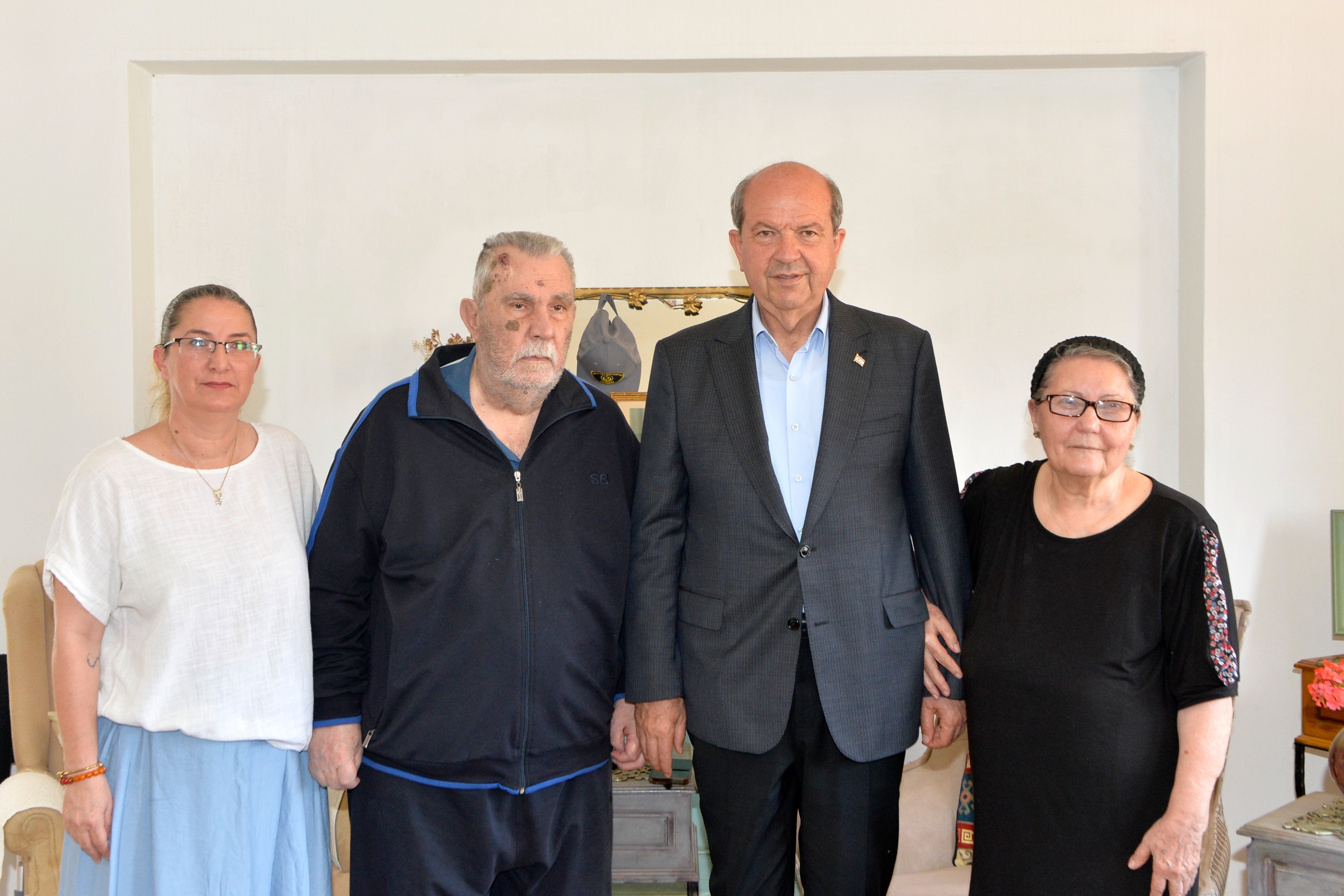 Cumhurbaşkanı Tatar, TMT mücahidi, gazi ve şehit yakınlarını ziyaret etti