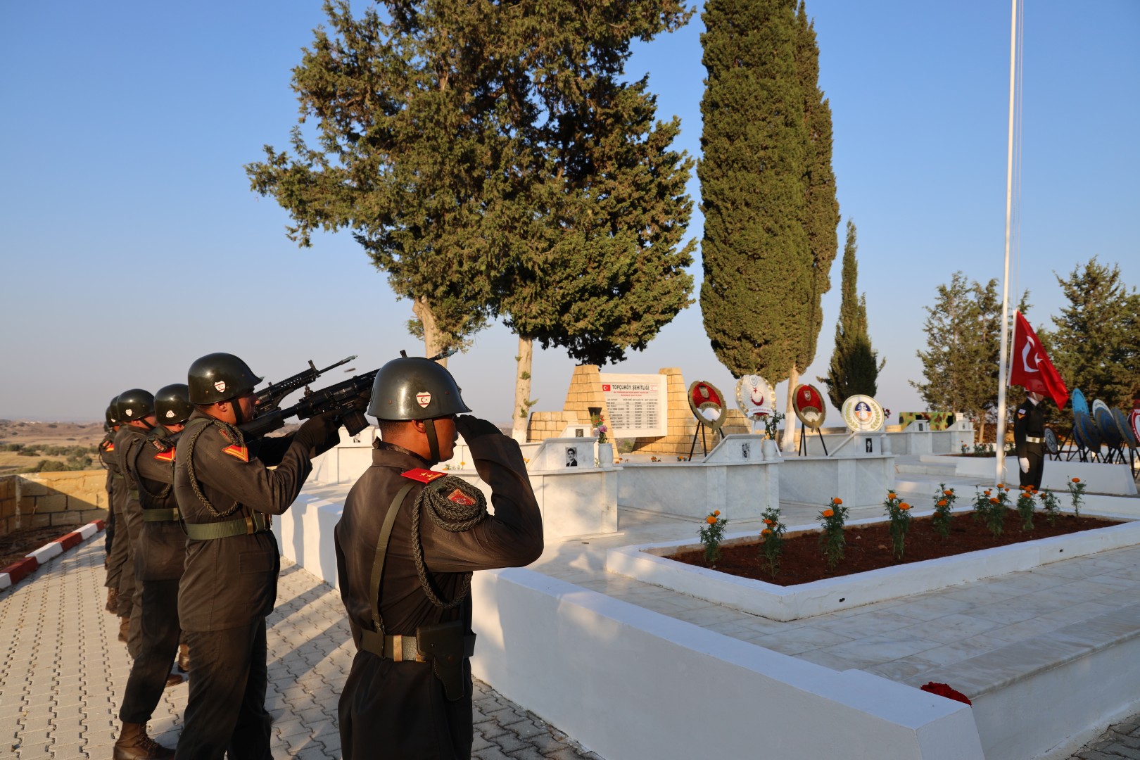 Topçuköy Şehitleri törenle anıldı