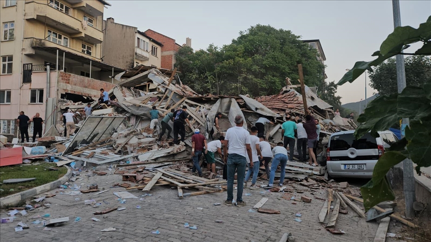 Balıkesir’de 6,1 büyüklüğünde deprem