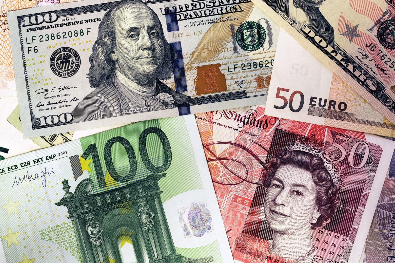 Döviz kurları… Sterlin 54,15 TL, euro 47,20 TL, dolar 40,75 TL’den işlem görüyor