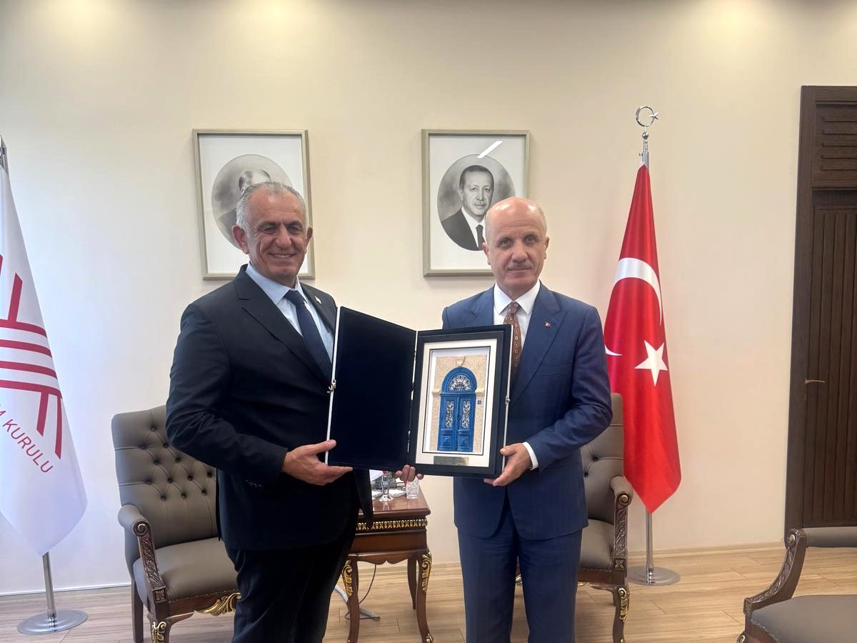 Çavuşoğlu, Ankara’da YÖK Başkanı Özvar ile bir araya geldi