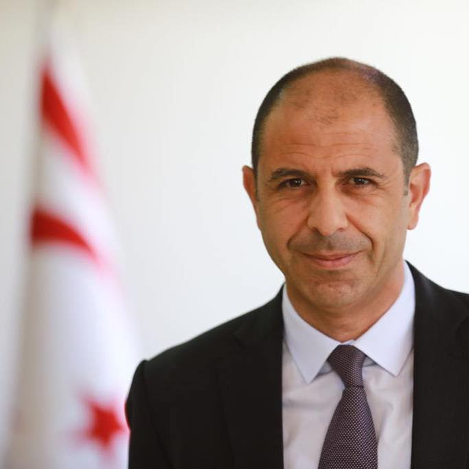 Özersay: “Laiklik konusunda tehlike henüz geçmedi”