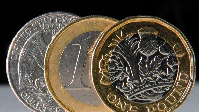 Euro 48,70 TL, sterlin 55,50 TL, dolar 42,15 TL’den işlem görüyor