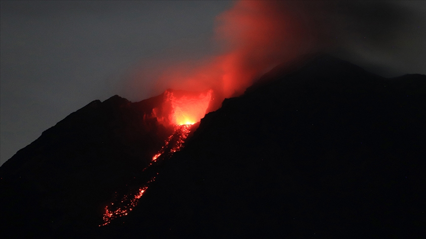Japonya’da Sakurajima Yanardağı’nda patlama meydana geldi