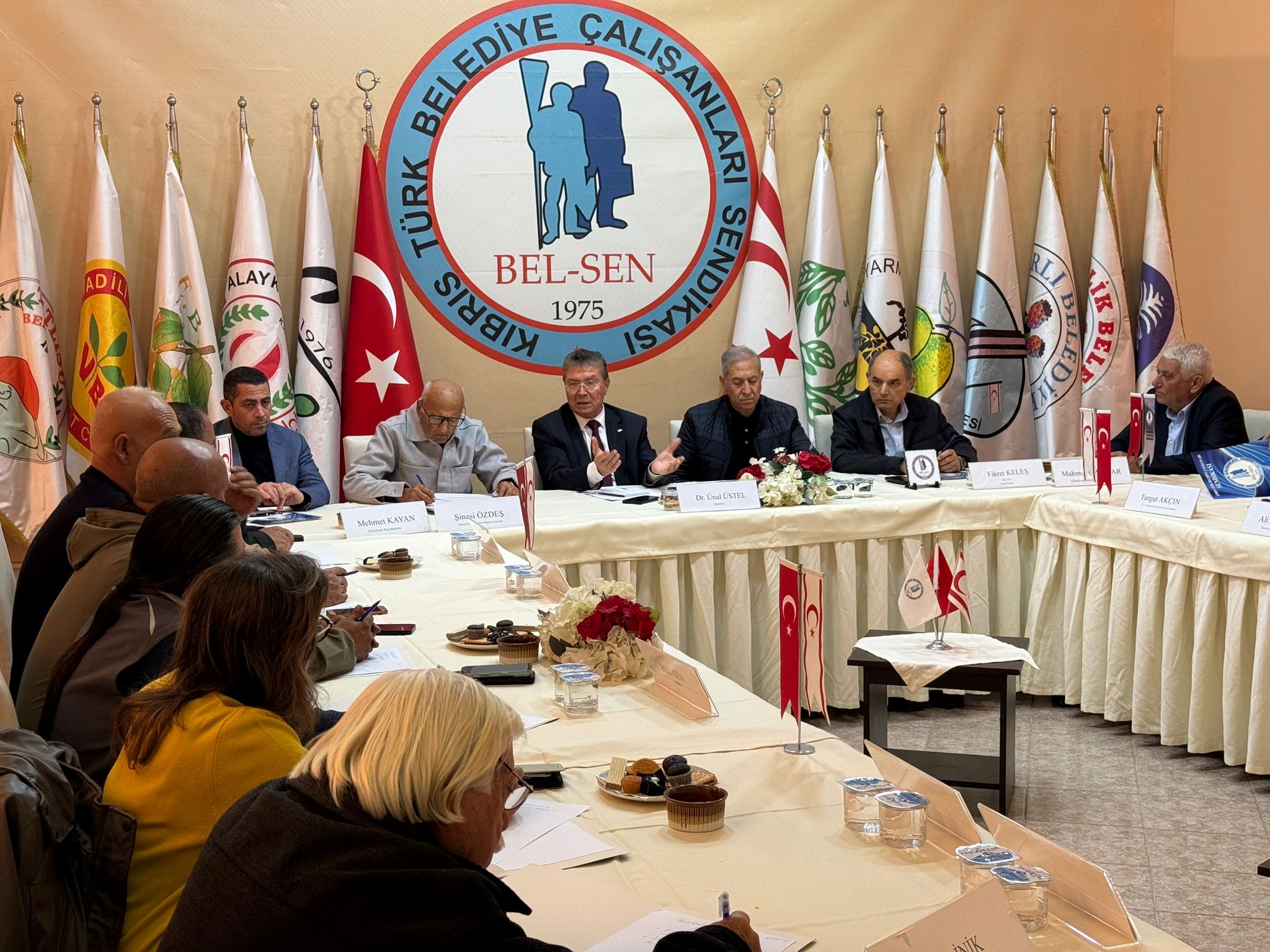 Başbakan Üstel, Güzelyurt’ta sivil toplum örgütü temsilcileriyle bir araya geldi