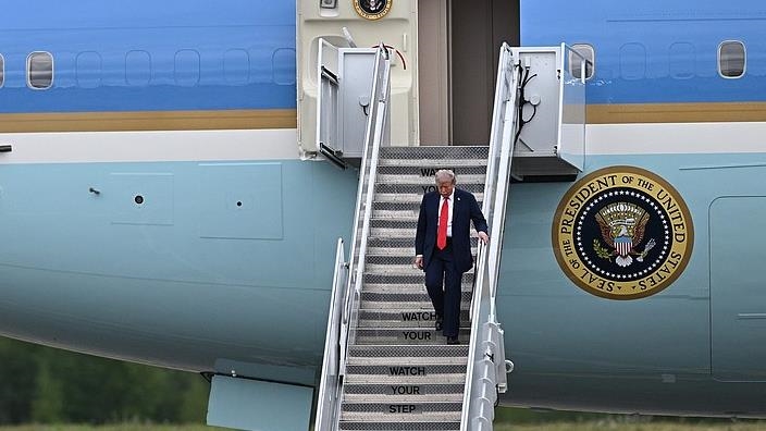 Trump’ın uçağı Davos’a giderken geri döndü