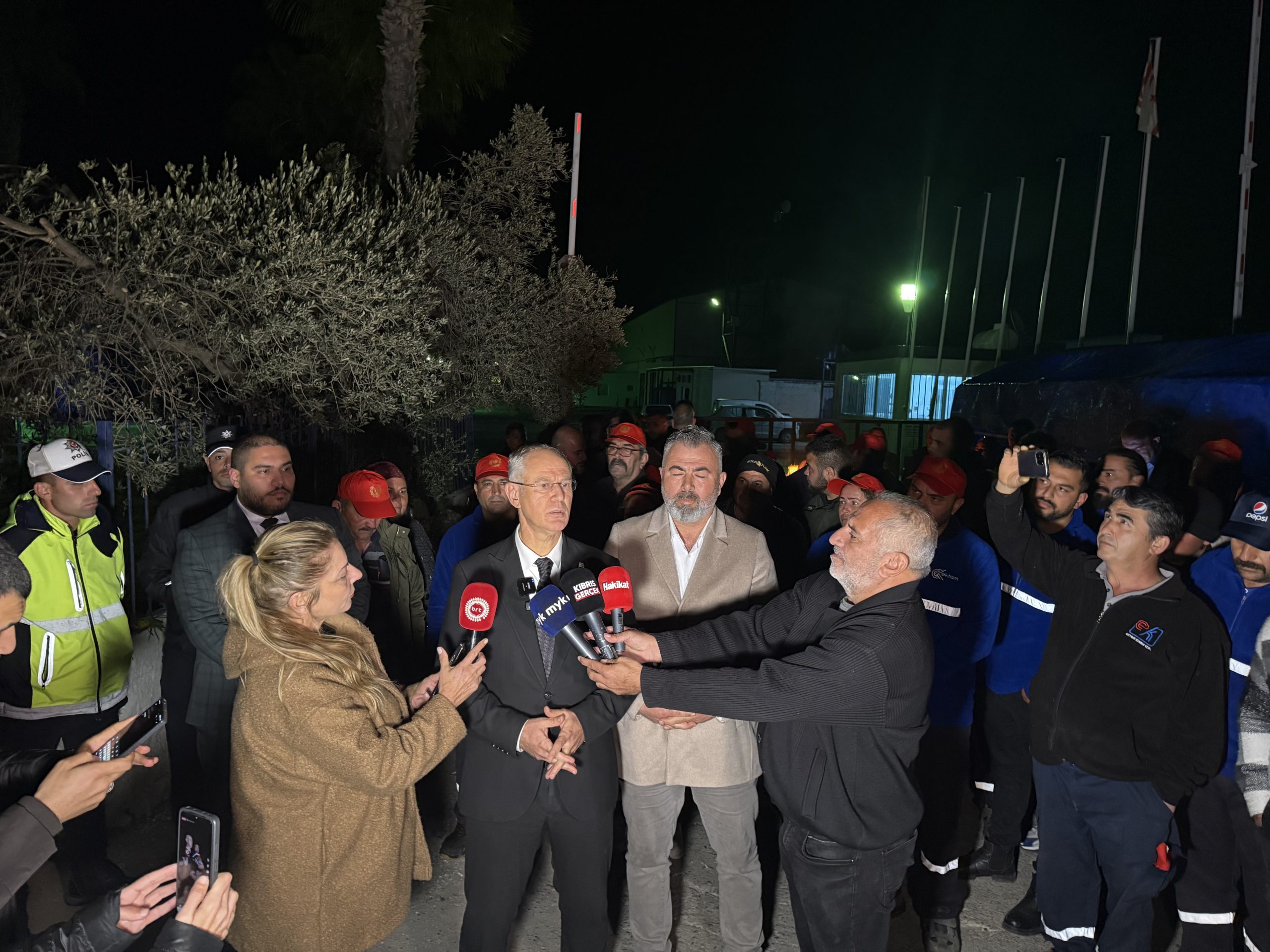 Çalışma Bakanı Hasipoğlu, grevdeki Ektam tesislerini ziyaret etti