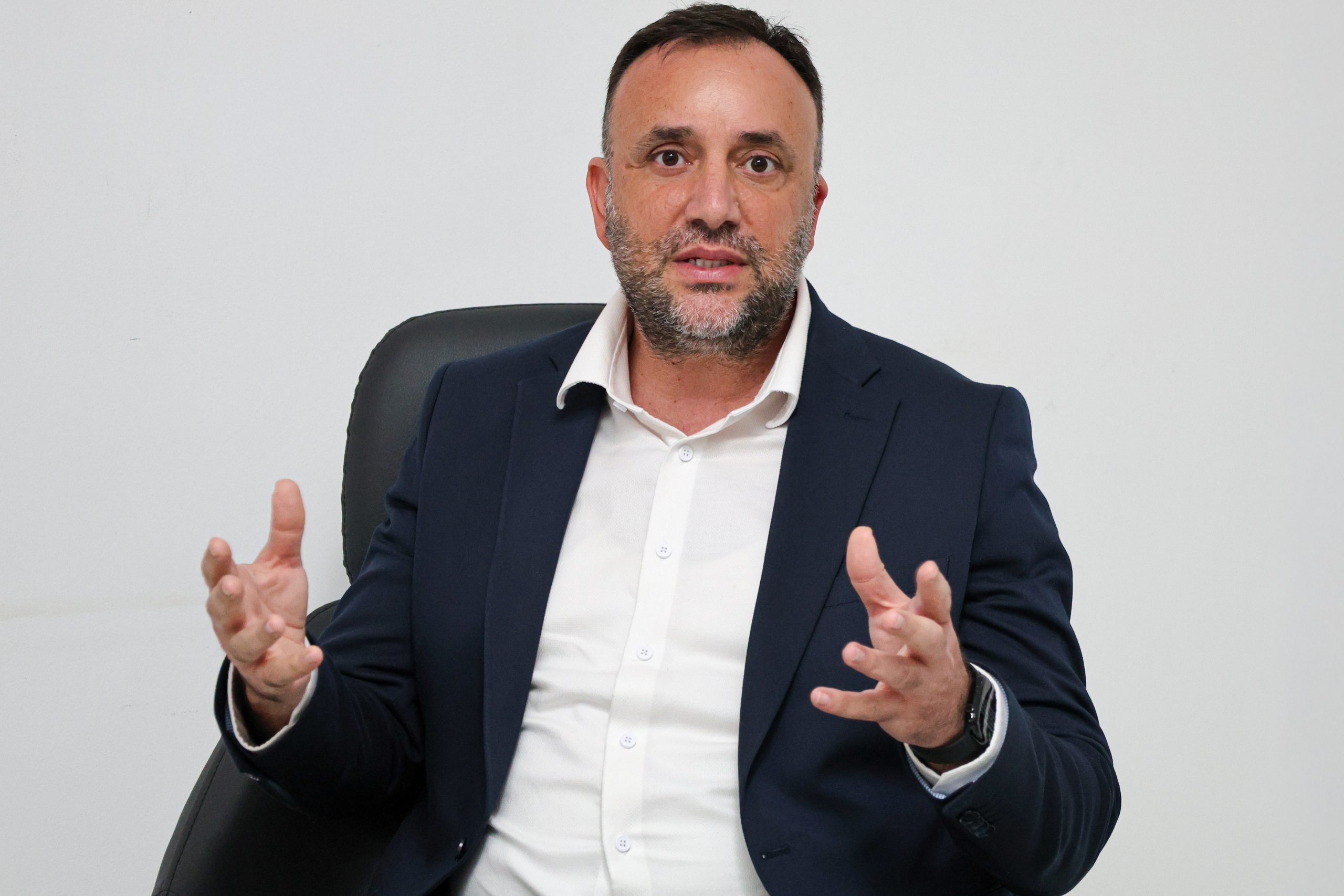 Çeler: “Toplum değişim istiyor”