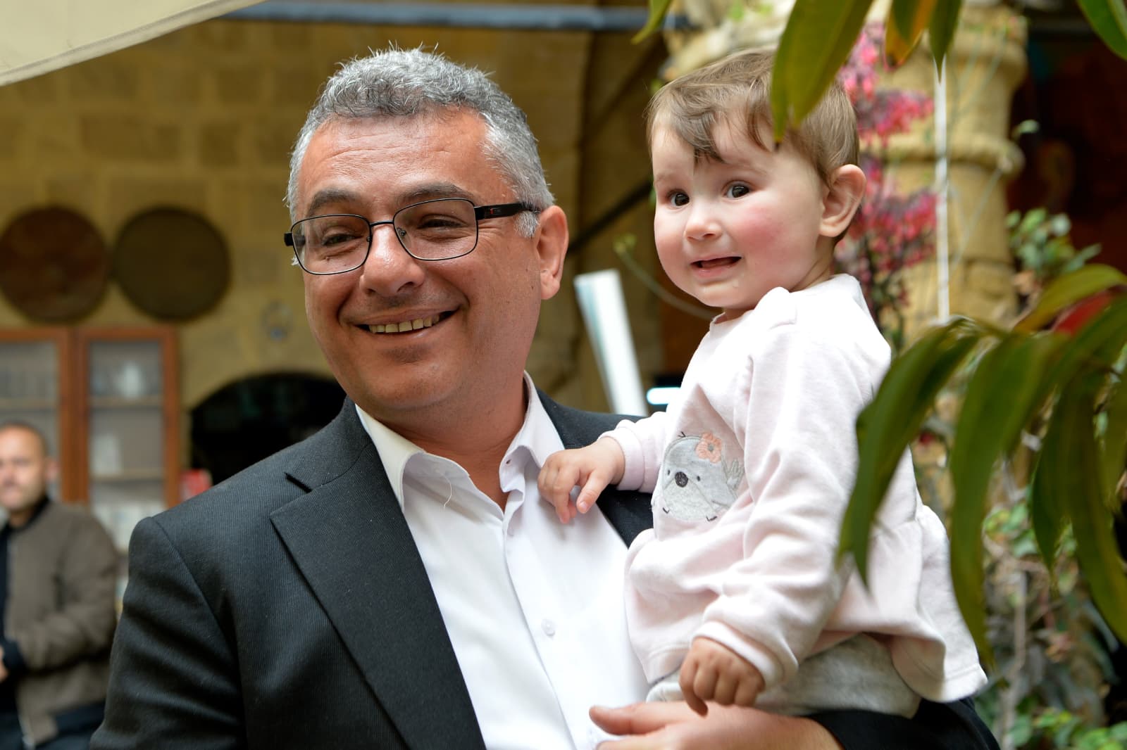 Cumhurbaşkanı Erhürman Arasta’da yurttaşlarla bayramlaştı