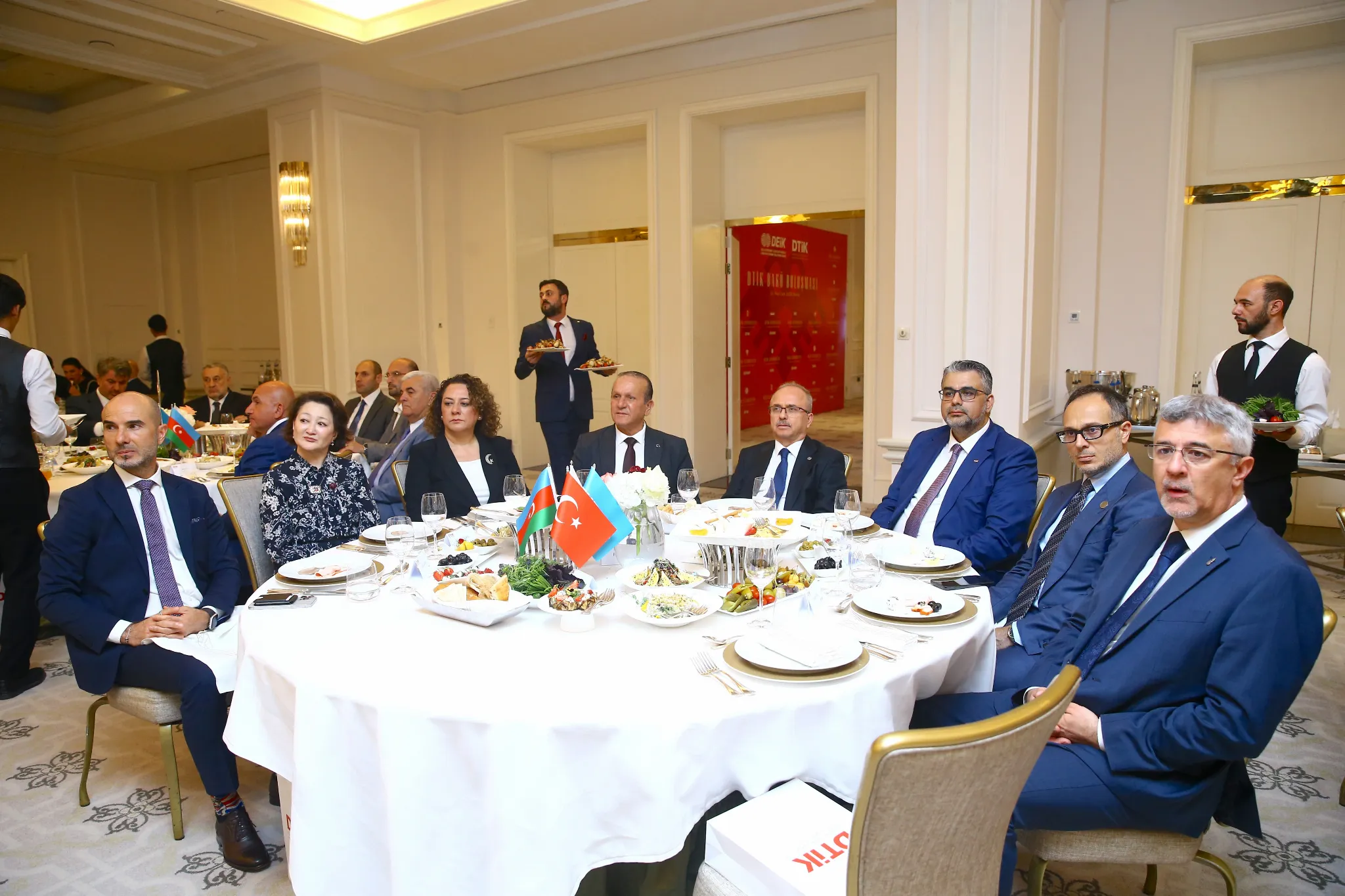 Dünya Türk İş Konseyi, iş insanları ve devlet yetkililerini Bakü'de buluşturdu: Etkinliğe Fikri Ataoğlu da katıldı