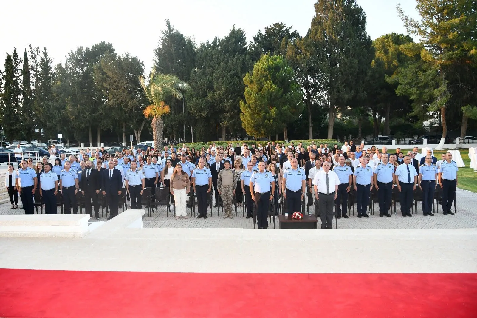 Emekli olan ve 30 hizmet yılını tamamlayan polislere plaket verildi