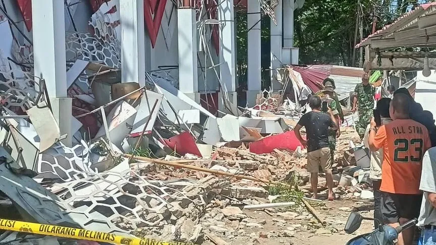 Endonezya'daki 6,7'lik depremde 1 kişi öldü... 13'ü ağır 76 yaralı var