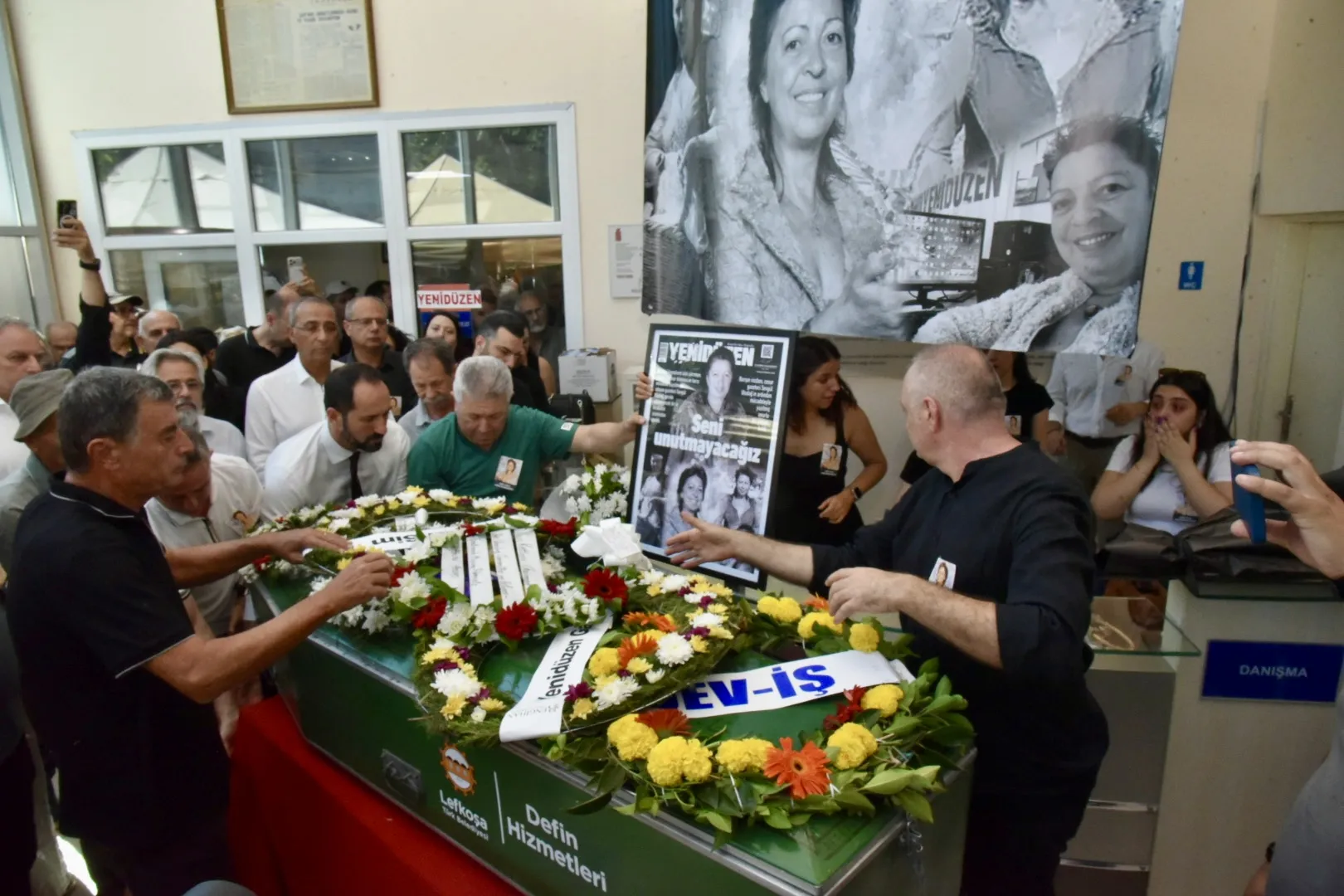 Gazeteci Sevgül Uludağ son yolculuğuna uğurlandı
