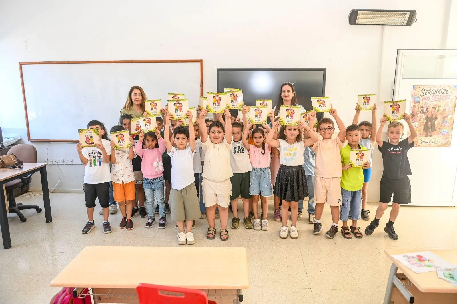 “Karlina’nın Hikayesi” öğrencilere karne hediyesi olarak dağıtıldı