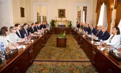 Mısır ve İngiltere Dışişleri Bakanları, Washington-Tahran anlaşması ışığında bölgesel ve uluslararası gelişmeleri görüştü