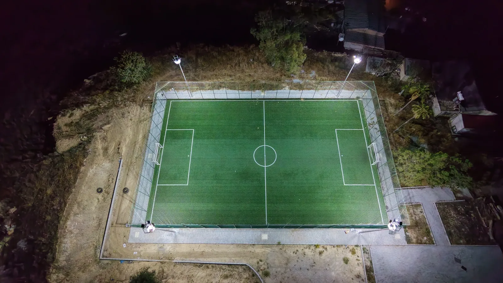 Tuzluca halı sahası ışıklandırıldı
