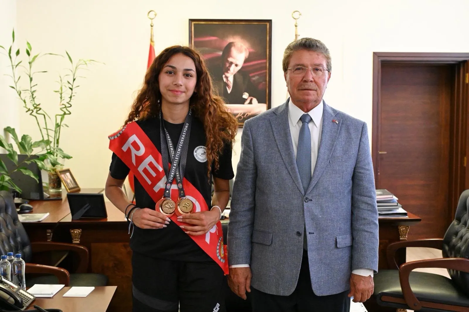 Başbakan Üstel, milli atlet Ada Kafa'yı kabul etti
