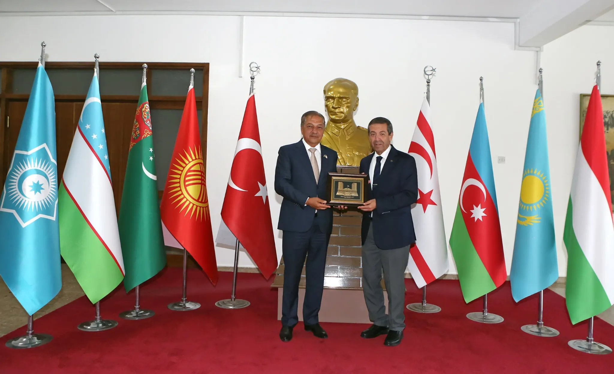 Dışişleri Bakanı Ertuğruloğlu, Azerbaycan Milli Meclisi heyetini kabul etti