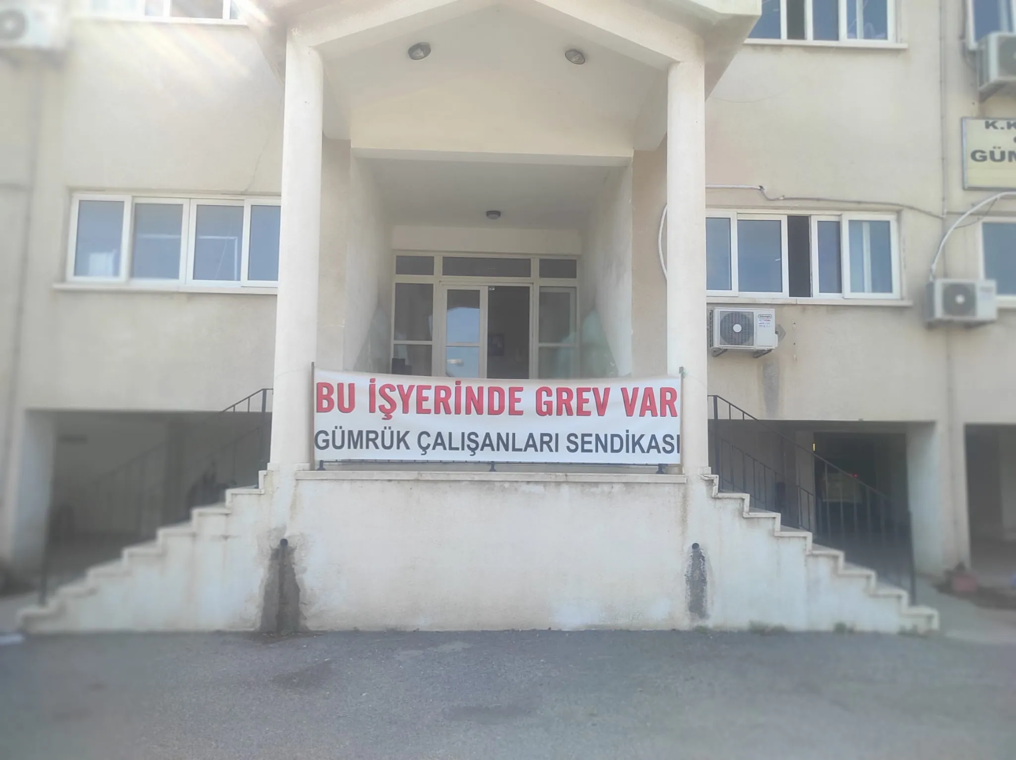 GÜÇ-SEN, Gazimağusa Limanı’nda iki saatlik uyarı grevi yaptı