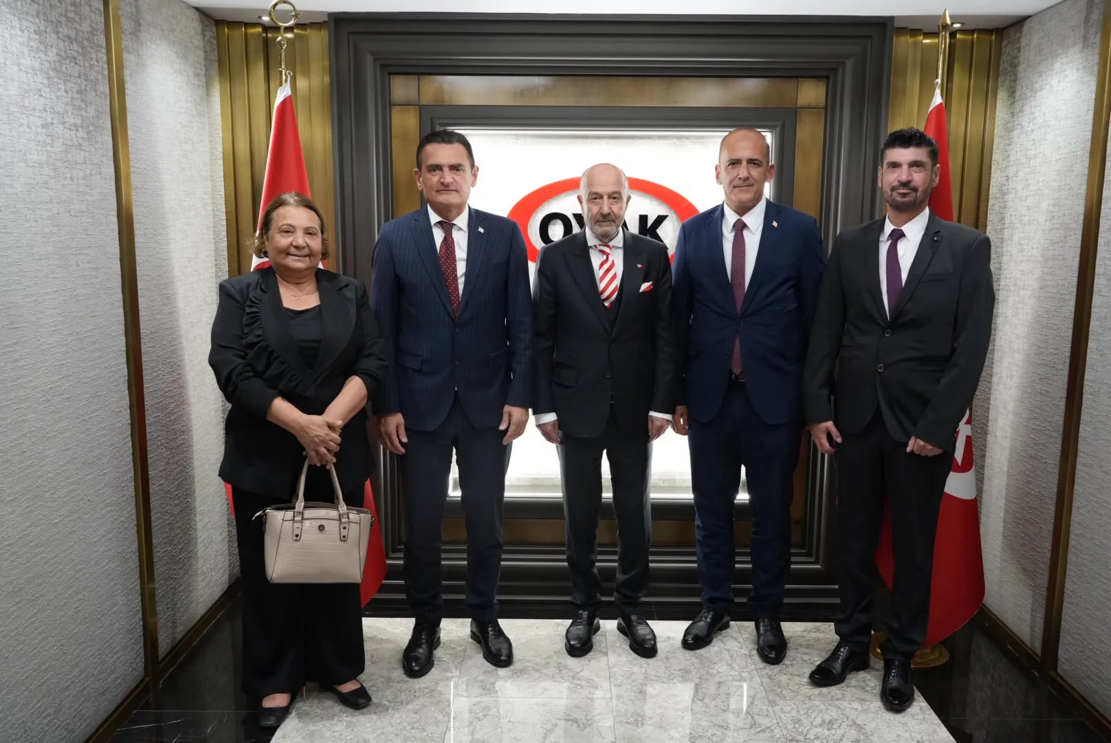İçişleri Bakanı Oğuz, Ankara’da Emekli Korgeneral Zekai Aksakallı'yı ziyaret etti