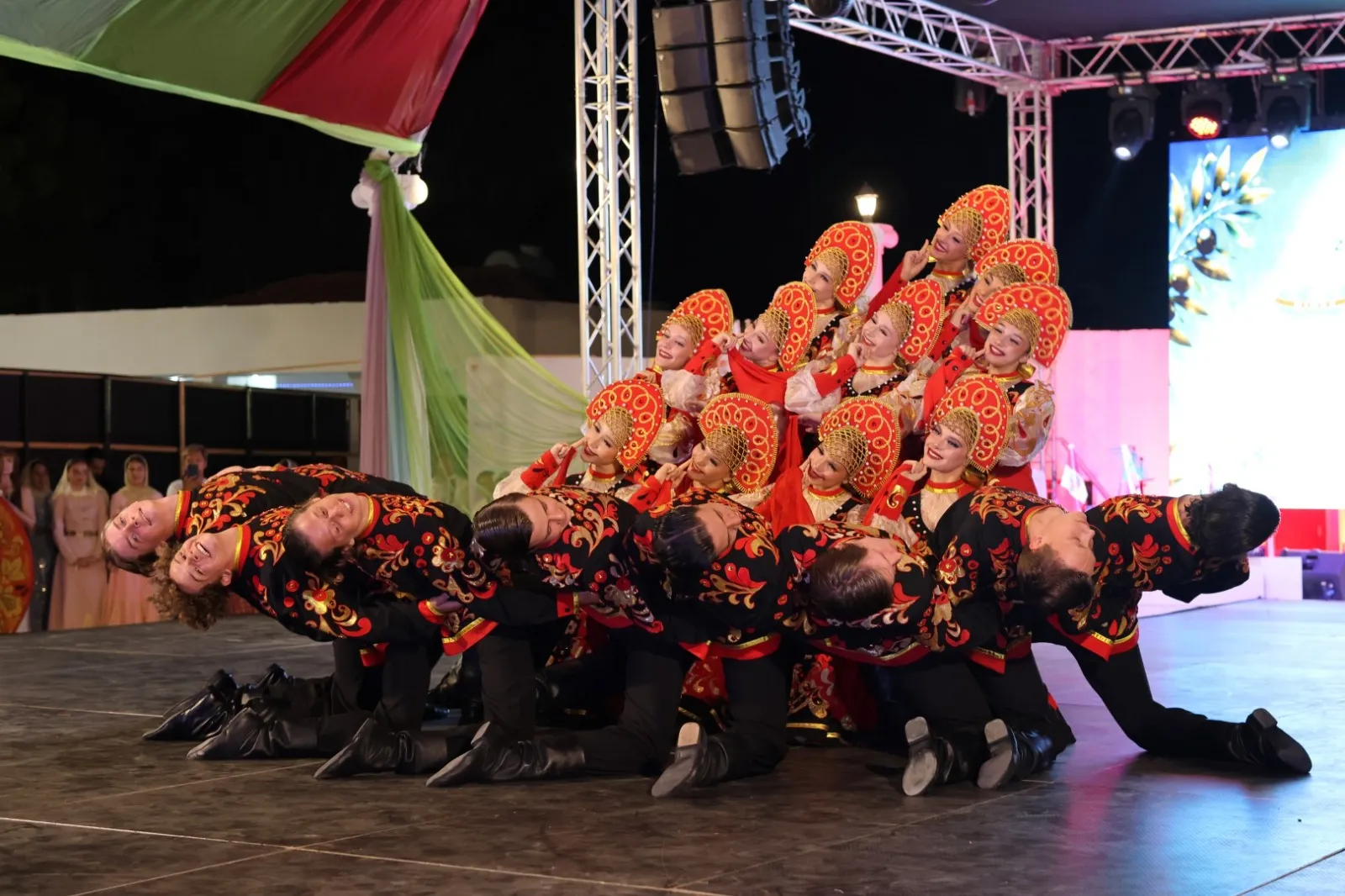 "İskele Belediyesi 29. Uluslararası Halk Dansları Festivali" sona erdi