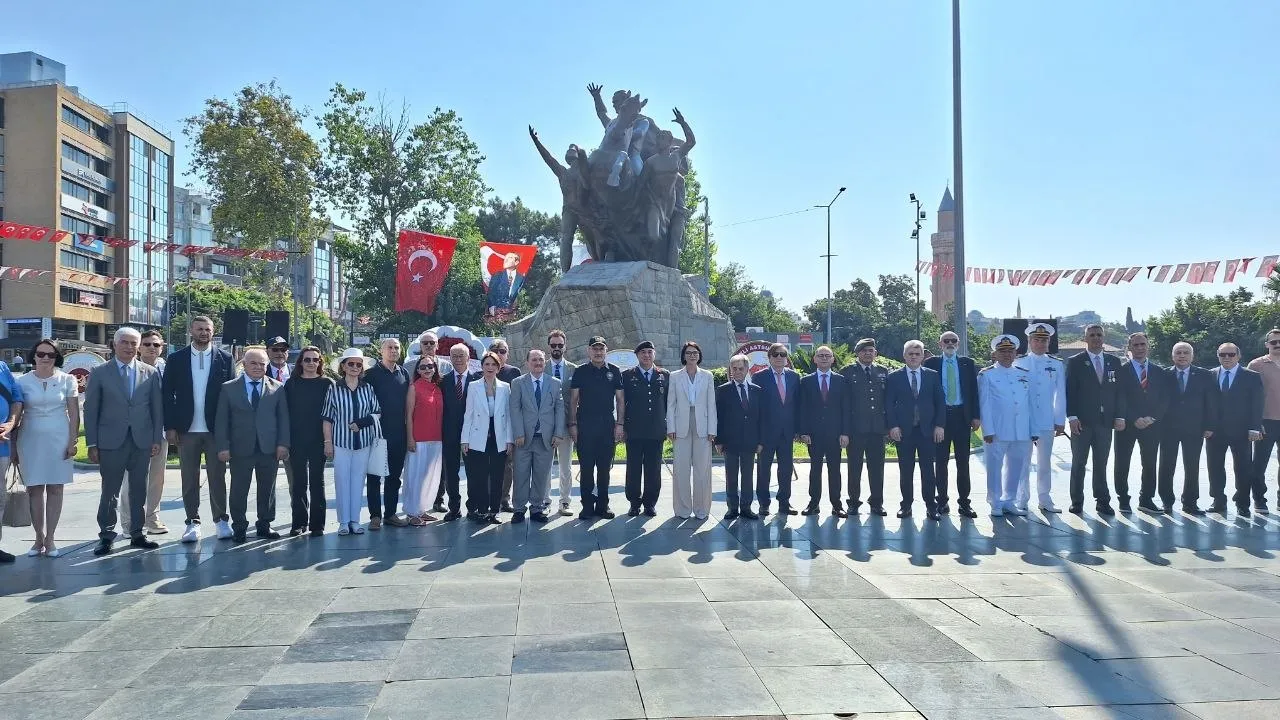 KKTC'nin Barış ve Özgürlük Bayramı Antalya'da törenle kutlandı
