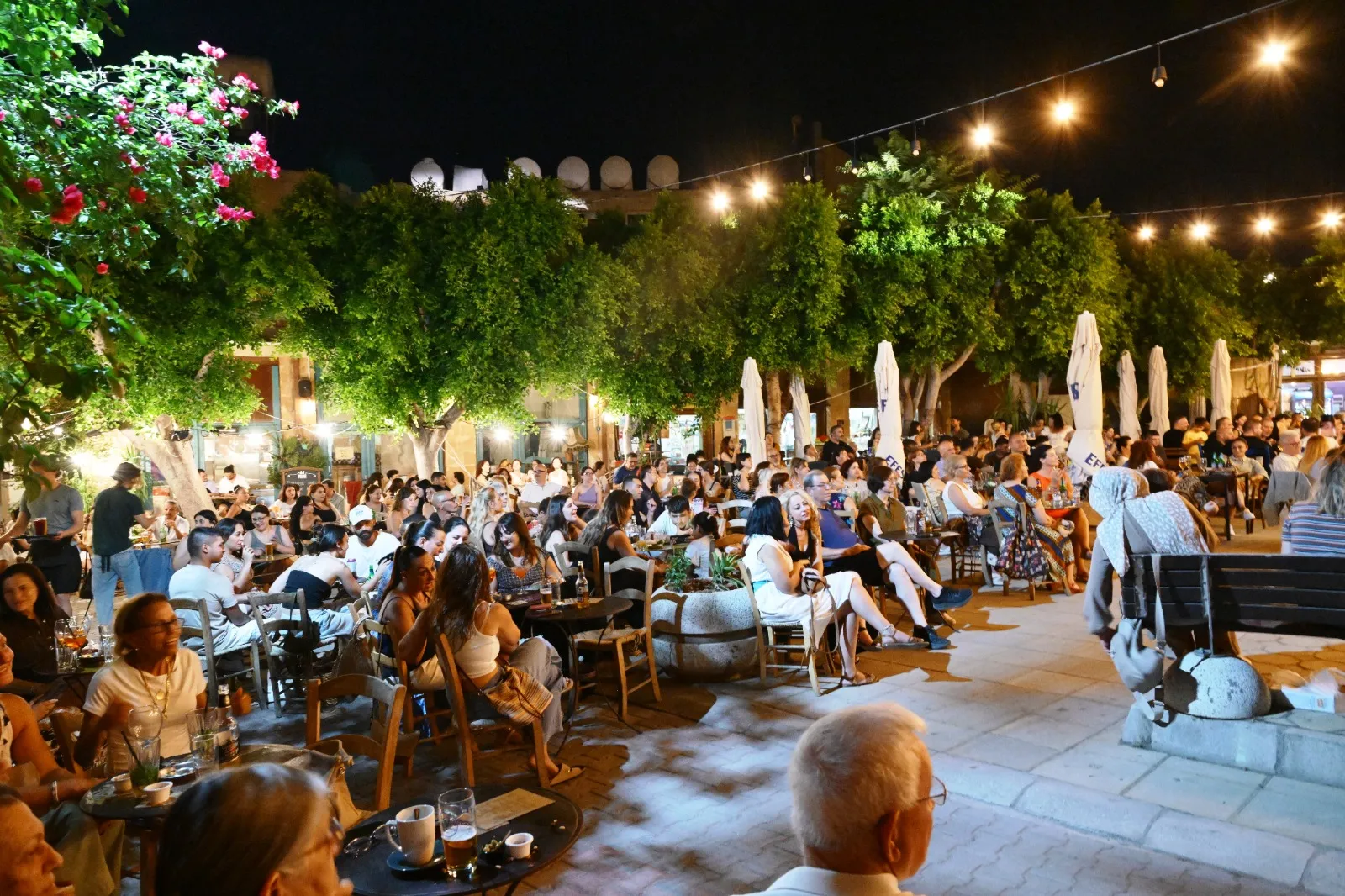 LTB Akustik Sahne'de dün akşam Aysu Mişon ve Eril Cambaz vardı