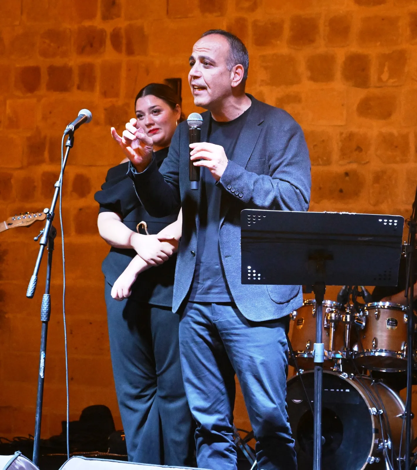 LTB Akustik Sahne'de dün akşam Aysu Mişon ve Eril Cambaz vardı