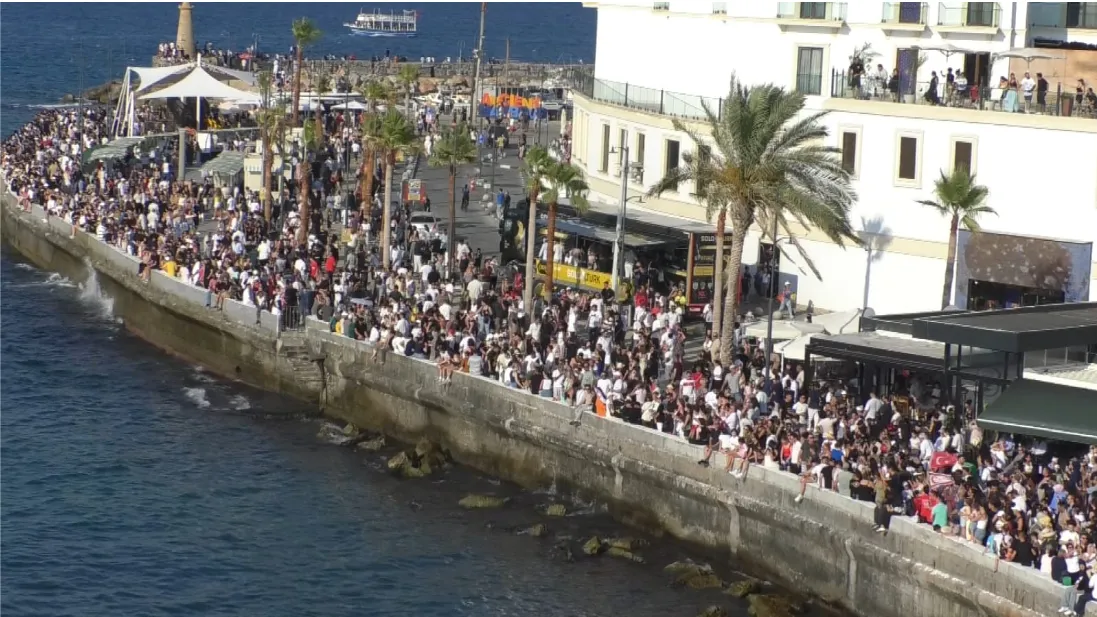 SOLOTÜRK Girne semalarında gösteri uçuşu gerçekleştirdi