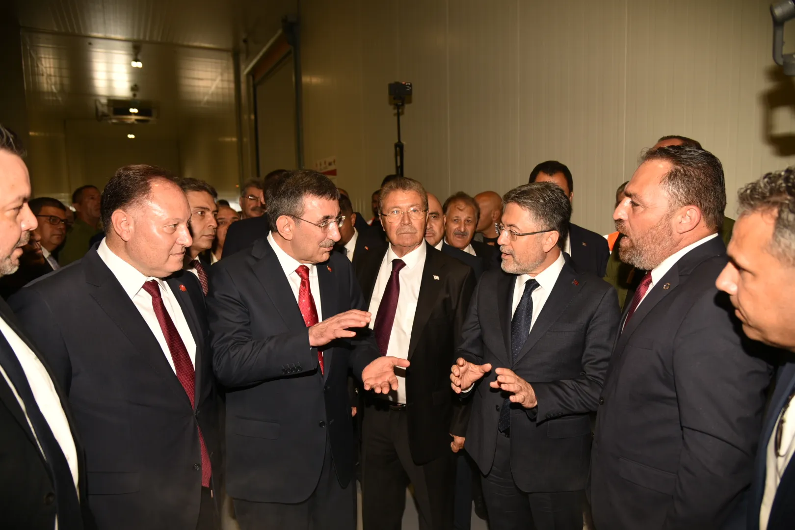 Yılmaz, Güzelyurt Soğuk Hava Deposu Entegre Tesisleri’nde incelemede bulundu