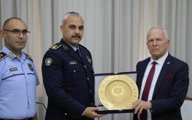
                        Töre, Lefkoşa Polis Müdürü Kızıltuğ ve Lefkoşa Polis Müdürü Yardımcısı Karabaşak’ı kabul etti        